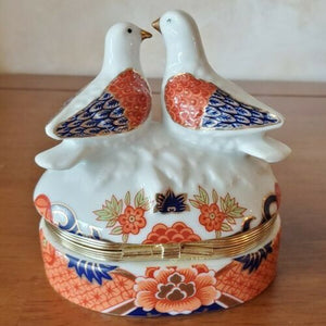 Andrea By Sadek Porcelain Jewellery Box, Doves Hinged Lid Hand Painted - Roadshow Collectibles