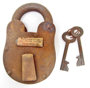 Georgia State Sanitarium Padlock With Keys, Cast Iron, Opened In 1842 - Roadshow Collectibles