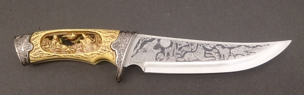 Hunting Knife, Large, Etched Blade, Cut Out Howling Wolf Grip 
