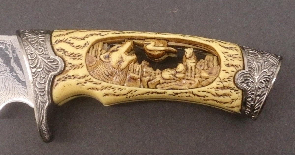 Hunting Knife, Large, Etched Blade, Cut Out Howling Wolf Grip 